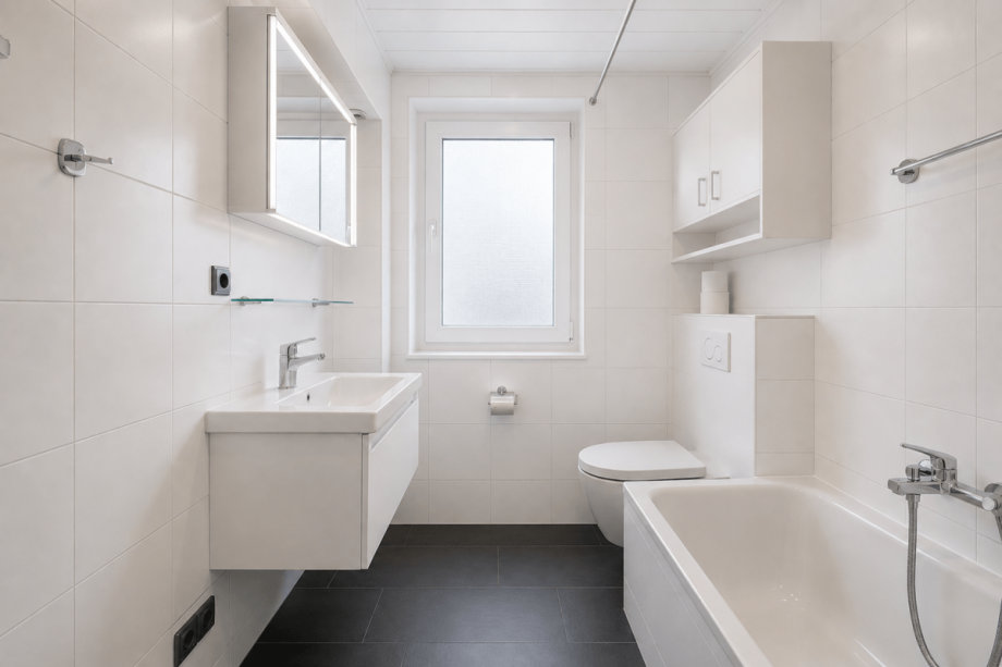 Badezimmer - (KI generiert) Etagenwohnung Sachsenheim