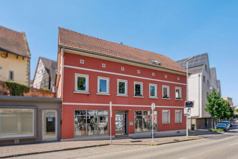 Au�enansicht Sachsenheim Etagenwohnung Gro�z�gige 5,5-Zimmer-Wohnung mit viel Platz f�r Familien - zentrale Lage in Sachsenheim